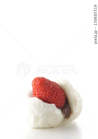 苺大福を白背景で単品撮影 苺大福を白背景で単品撮影 138685519