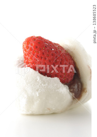苺大福を白背景で単品撮影 138685523