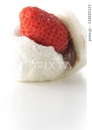 苺大福を白背景で単品撮影 138685525