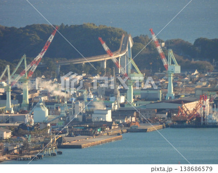 高知市北山から眺めた高知市街から浦戸湾や土佐湾の風景 高知市北山から眺めた高知市街から浦戸湾や土佐湾の風景 138686579