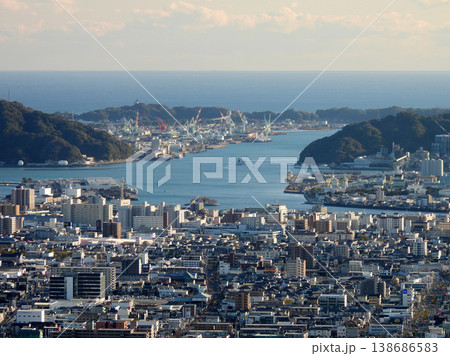 高知市北山から眺めた高知市街から浦戸湾や土佐湾の風景 高知市北山から眺めた高知市街から浦戸湾や土佐湾の風景 138686583