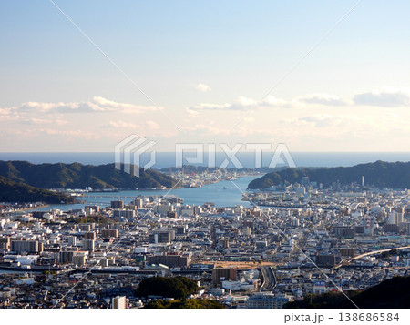 高知市北山から眺めた高知市街から浦戸湾や土佐湾の風景 138686584
