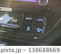 車のエアコンスイッチ 138688669
