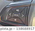 自動車のステアリングホイール・オーディオコントロールスイッチ 138688917