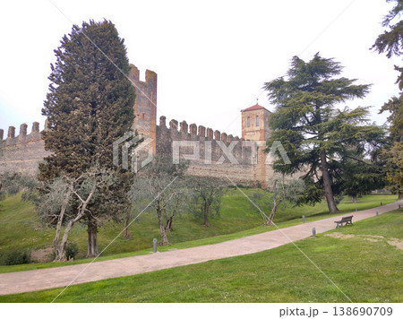 Medieval city walls and tower of Lazise of Italy at lake Garda Medieval city walls and tower of Lazise of Italy at lake Garda 138690709