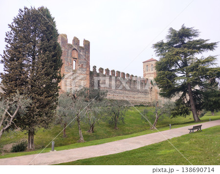 Medieval city walls and tower of Lazise of Italy at lake Garda Medieval city walls and tower of Lazise of Italy at lake Garda 138690714