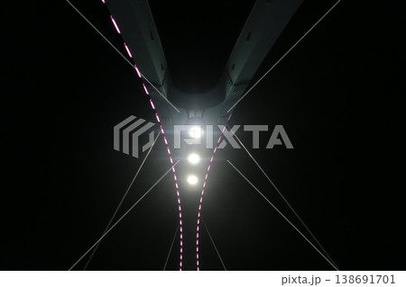ライトアップされた橋はふれあい橋 ライトアップされた橋はふれあい橋 138691701