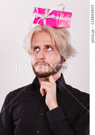 Thinking guy with pink gift box on his head 138693605