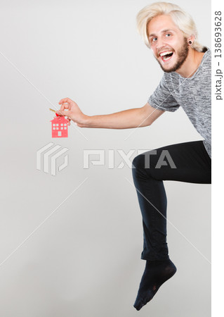 Man holding money and keys to house Man holding money and keys to house 138693628
