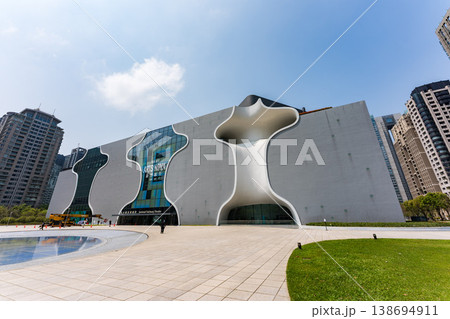 台湾の台中の台中国家歌劇院（オペラハウス） 138694911