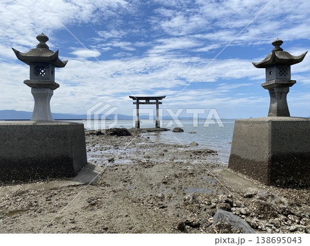 晴れた日の海辺の神社 晴れた日の海辺の神社 138695043