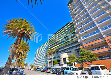 《静岡県》弁天島海浜公園に建ち並ぶリゾートホテル 138696307