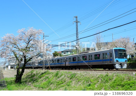 小田急4000形4057Fと桜 138696320