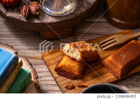 美味しそうなフィナンシェ 美味しそうなフィナンシェ 138696405