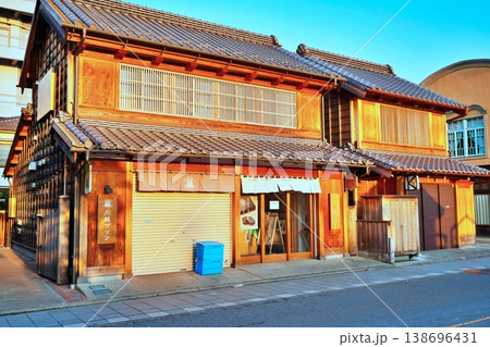 小江戸川越一番街商店街 蔵造りの町並み 小江戸川越一番街商店街 蔵造りの町並み 138696431