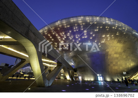 Dongdaemun Design Plaza, designed by the famous architect Zaha Hadid in Seoul, South Korea Dongdaemun Design Plaza, designed by the famous architect Zaha Hadid in Seoul, South Korea 138696702