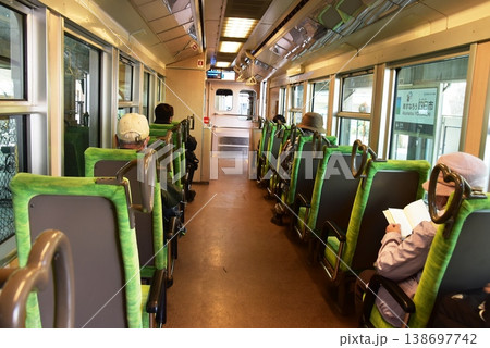 三重県　四日市あすなろう鉄道の内部行き列車内 138697742
