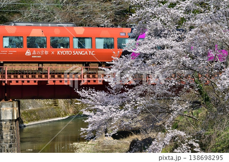 JR 鉄道, 列車, 山陰本線, 京都口, 桜, さくら, 満開, 特急, サンガ, ラッピング, JR 鉄道, 列車, 山陰本線, 京都口, 桜, さくら, 満開, 特急, サンガ, ラッピング, 138698295