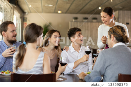 Waitress takes order from group of friends 138698576