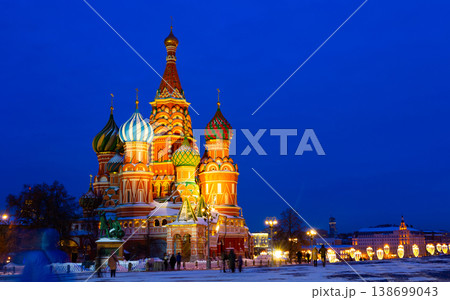Night view of Saint Basils Cathedral on Red Square in Moscow 138699043