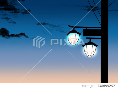 いろいろな時間帯の空と雲と街灯のシルエット 138699257