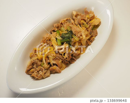 豚肉と白菜の甘辛煮、妻の手作り家庭料理、家庭で楽しむ夕ご飯、幸せ家族 138699648