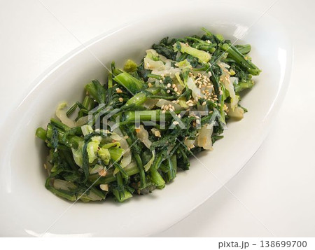 春菊の胡麻和え、妻の手作り家庭料理、家庭で楽しむ夕ご飯、幸せ家族 138699700