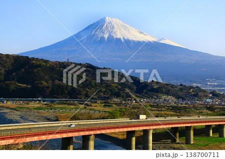 『東名高速』と『富士川』を共に眺めつつ… 霊峰【富士山】 138700711