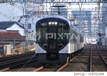【京阪】3000系 通勤快急（京阪本線：森小路駅） 138701896
