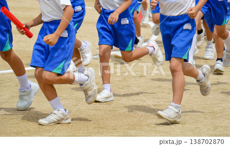 運動会で走る生徒 運動会で走る生徒 138702870