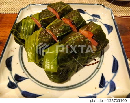 新鮮な刺身 美味しい握りずし 高菜寿司 新鮮な刺身 美味しい握りずし 高菜寿司 138703100