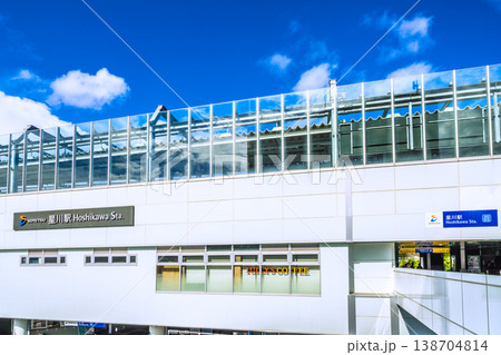 日本の横浜都市景観 SOTETSU 星川駅 南口などを望む 日本の横浜都市景観 SOTETSU 星川駅 南口などを望む 138704814