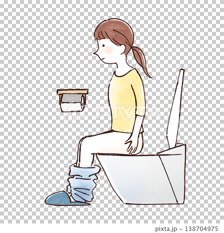 便座に座って用を足す女性 便座に座って用を足す女性 138704975