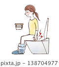 お尻の痛みに悩む女性 138704977