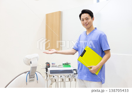 歯科医　歯科医のポートレート 138705433