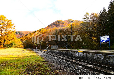 秋のJR釜石線(銀河ドリームライン釜石線)足ヶ瀬駅 秋のJR釜石線(銀河ドリームライン釜石線)足ヶ瀬駅 138706526