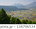 阿蘇の城山展望所から見える田んぼと根子岳 138706534