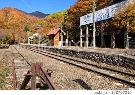 秋のJR釜石線(銀河ドリームライン釜石線)陸中大橋駅 秋のJR釜石線(銀河ドリームライン釜石線)陸中大橋駅 138707016