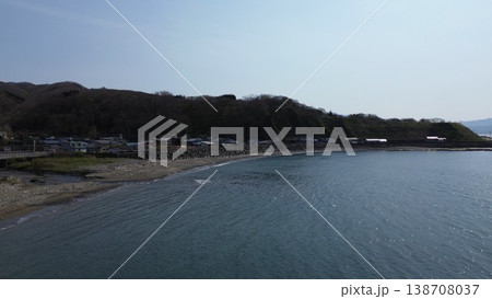 北海道八雲町熊石 関内川河口と日本海の海岸風景 ドローン空撮 北海道八雲町熊石 関内川河口と日本海の海岸風景 ドローン空撮 138708037