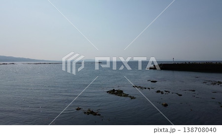 北海道八雲町熊石 関内川河口と日本海の海岸風景 ドローン空撮 北海道八雲町熊石 関内川河口と日本海の海岸風景 ドローン空撮 138708040