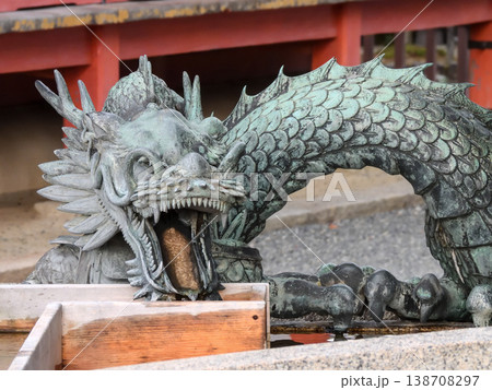清水寺 轟門 手水鉢の龍口 清水寺 轟門 手水鉢の龍口 138708297