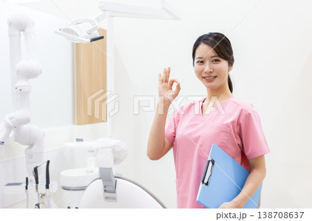 歯医者　歯科衛生士のポートレート 138708637