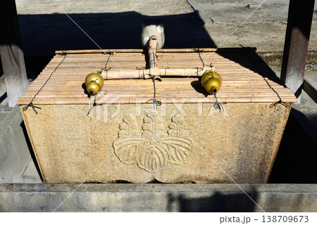 豊国神社　手水舎（手水鉢） 138709673