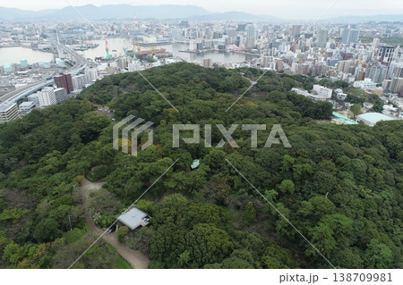 福岡市西公園から街並みをドローンで空撮 福岡市西公園から街並みをドローンで空撮 138709981