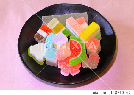 カラフルなゼリー風和菓子 138710167