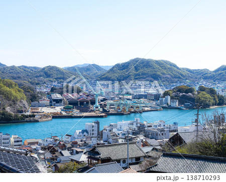 桜咲く穏やかな春の広島県尾道市千光寺周辺から見た尾道市街地 桜咲く穏やかな春の広島県尾道市千光寺周辺から見た尾道市街地 138710293