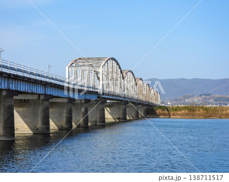 岡山県 高梁川に架かる鉄橋 岡山県 高梁川に架かる鉄橋 138711517