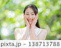 新緑　女性　ビューティー 138713788