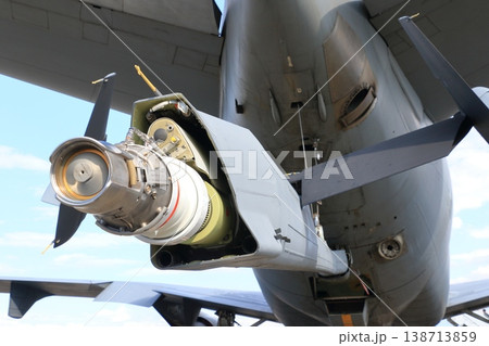 空中給油の給油口　フライングブーム　空中給油機 138713859