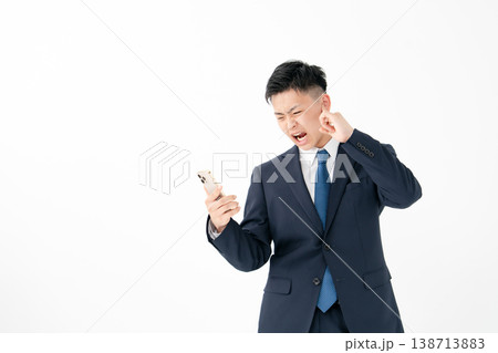 若い男性 ビジネス スマホ ストレス 若い男性 ビジネス スマホ ストレス 138713883
